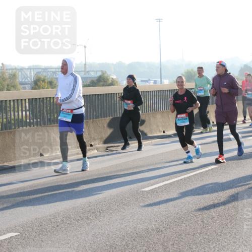 03.10.2025 - Köhlbrandbrückenlauf Lena Gebhardt http://msf.ph/oto/9070183 03.10.2025 09:24:19 Position 1  meine-sportfotos.de