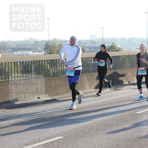 03.10.2025 - Köhlbrandbrückenlauf Lena Gebhardt http://msf.ph/oto/9070197 03.10.2025 09:24:19 Position 1 1927, 1978 meine-sportfotos.de