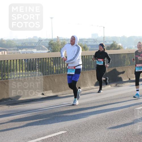 03.10.2025 - Köhlbrandbrückenlauf Lena Gebhardt http://msf.ph/oto/9070204 03.10.2025 09:24:19 Position 1 1927, 2, 1978 meine-sportfotos.de