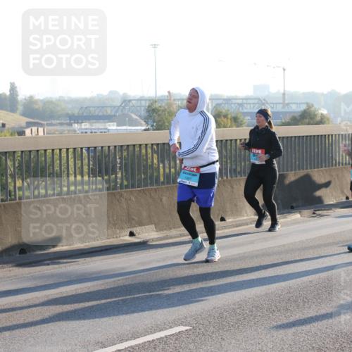 03.10.2025 - Köhlbrandbrückenlauf Lena Gebhardt http://msf.ph/oto/9070216 03.10.2025 09:24:20 Position 1 1927 meine-sportfotos.de