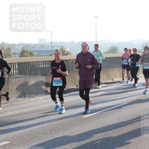 03.10.2025 - Köhlbrandbrückenlauf Lena Gebhardt http://msf.ph/oto/9070233 03.10.2025 09:24:20 Position 1 1927, 1051, 1978, 2421 meine-sportfotos.de