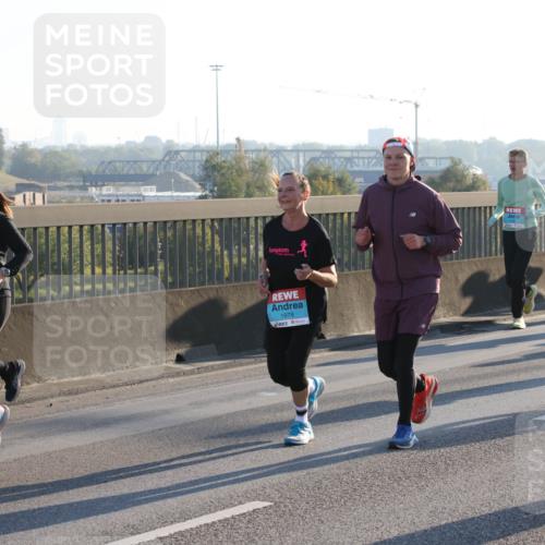 03.10.2025 - Köhlbrandbrückenlauf Lena Gebhardt http://msf.ph/oto/9070275 03.10.2025 09:24:21 Position 1 1927, 1978 meine-sportfotos.de