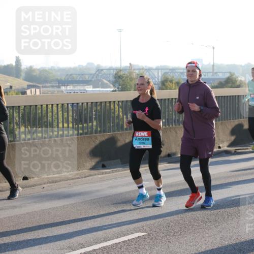 03.10.2025 - Köhlbrandbrückenlauf Lena Gebhardt http://msf.ph/oto/9070289 03.10.2025 09:24:21 Position 1 1927, 1978 meine-sportfotos.de
