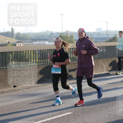 03.10.2025 - Köhlbrandbrückenlauf Lena Gebhardt http://msf.ph/oto/9070304 03.10.2025 09:24:21 Position 1 1978 meine-sportfotos.de