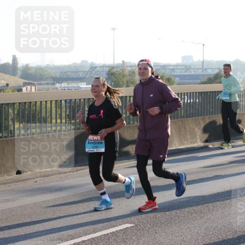 03.10.2025 - Köhlbrandbrückenlauf Lena Gebhardt http://msf.ph/oto/9070313 03.10.2025 09:24:21 Position 1 1978 meine-sportfotos.de