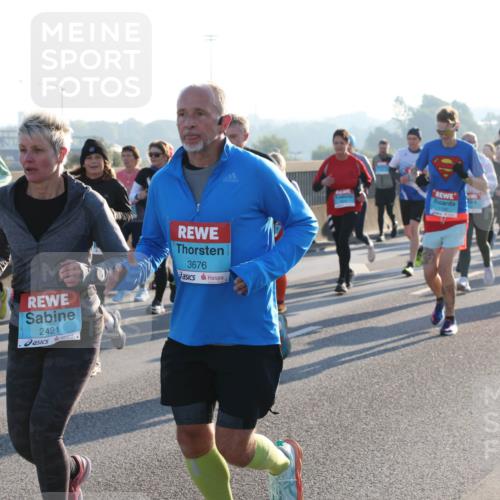 03.10.2025 - Köhlbrandbrückenlauf Lena Gebhardt http://msf.ph/oto/9070396 03.10.2025 09:24:22 Position 1 2421, 3676 meine-sportfotos.de