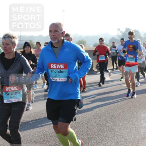 03.10.2025 - Köhlbrandbrückenlauf Lena Gebhardt http://msf.ph/oto/9070406 03.10.2025 09:24:22 Position 1 2421, 3676 meine-sportfotos.de