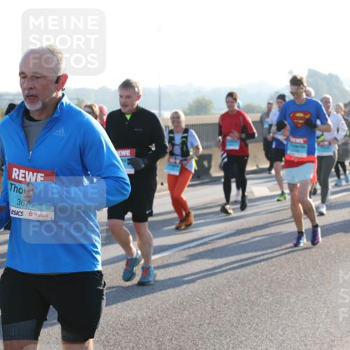03.10.2025 - Köhlbrandbrückenlauf Lena Gebhardt http://msf.ph/oto/9070425 03.10.2025 09:24:23 Position 1 1, 367 meine-sportfotos.de
