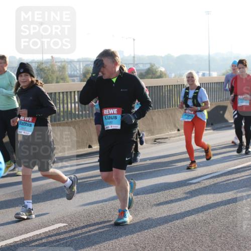 03.10.2025 - Köhlbrandbrückenlauf Lena Gebhardt http://msf.ph/oto/9070453 03.10.2025 09:24:23 Position 1 7, 2897, 2180, 1709 meine-sportfotos.de