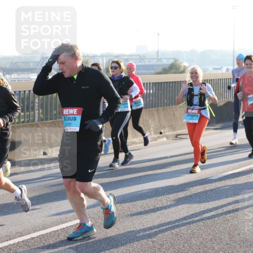 03.10.2025 - Köhlbrandbrückenlauf Lena Gebhardt http://msf.ph/oto/9070477 03.10.2025 09:24:24 Position 1 2897, 2180, 1709 meine-sportfotos.de