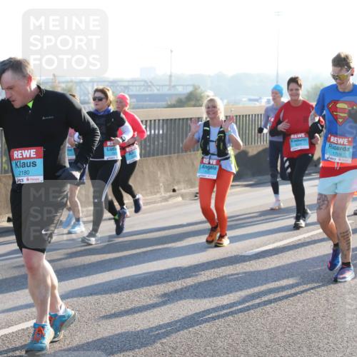 03.10.2025 - Köhlbrandbrückenlauf Lena Gebhardt http://msf.ph/oto/9070488 03.10.2025 09:24:24 Position 1 2180, 3161, 1709 meine-sportfotos.de