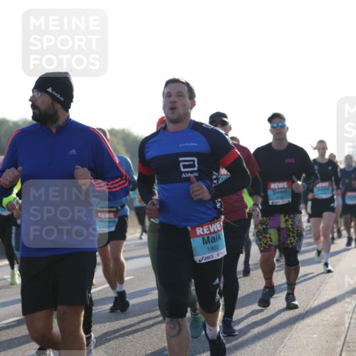 03.10.2025 - Köhlbrandbrückenlauf Jannik Wohlers http://msf.ph/oto/9070512 03.10.2025 09:17:36 Position 3 2880, 1902 meine-sportfotos.de