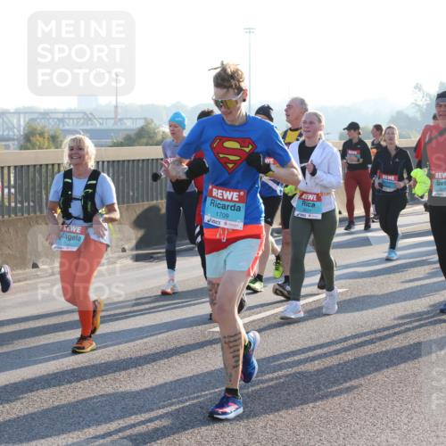 03.10.2025 - Köhlbrandbrückenlauf Lena Gebhardt http://msf.ph/oto/9070542 03.10.2025 09:24:24 Position 1 1579, 3161, 1709, 3031, 3030 meine-sportfotos.de