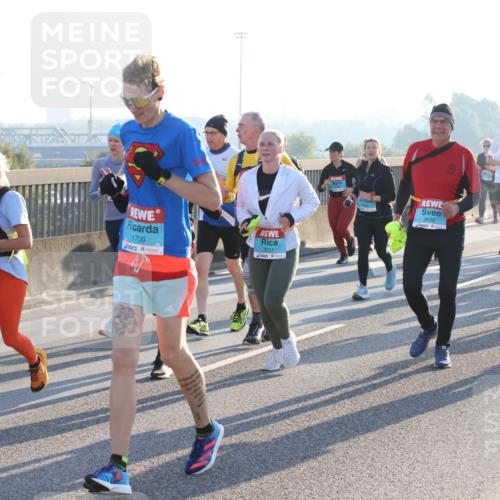 03.10.2025 - Köhlbrandbrückenlauf Lena Gebhardt http://msf.ph/oto/9070559 03.10.2025 09:24:25 Position 1 3161, 1709, 3030, 2287 meine-sportfotos.de