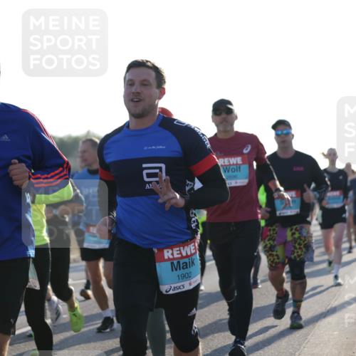 03.10.2025 - Köhlbrandbrückenlauf Jannik Wohlers http://msf.ph/oto/9070566 03.10.2025 09:17:36 Position 3 1902, 2696 meine-sportfotos.de