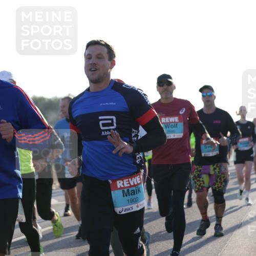 03.10.2025 - Köhlbrandbrückenlauf Jannik Wohlers http://msf.ph/oto/9070569 03.10.2025 09:17:36 Position 3 2696, 1902 meine-sportfotos.de