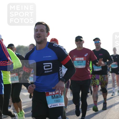 03.10.2025 - Köhlbrandbrückenlauf Jannik Wohlers http://msf.ph/oto/9070579 03.10.2025 09:17:37 Position 3 1902, 2606 meine-sportfotos.de