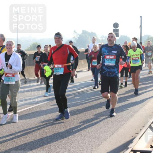 03.10.2025 - Köhlbrandbrückenlauf Lena Gebhardt http://msf.ph/oto/9070591 03.10.2025 09:24:25 Position 1 3031, 2287, 3030 meine-sportfotos.de
