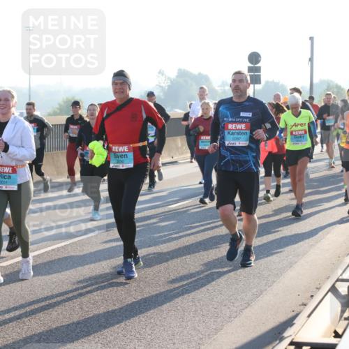 03.10.2025 - Köhlbrandbrückenlauf Lena Gebhardt http://msf.ph/oto/9070598 03.10.2025 09:24:25 Position 1 3029, 3031, 3030, 2287 meine-sportfotos.de