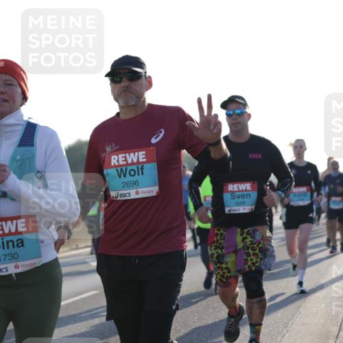 03.10.2025 - Köhlbrandbrückenlauf Jannik Wohlers http://msf.ph/oto/9070646 03.10.2025 09:17:38 Position 3 1730, 2696, 3268 meine-sportfotos.de