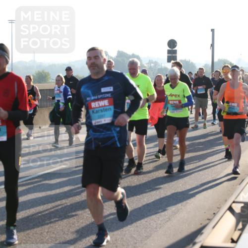 03.10.2025 - Köhlbrandbrückenlauf Lena Gebhardt http://msf.ph/oto/9070661 03.10.2025 09:24:26 Position 1  meine-sportfotos.de