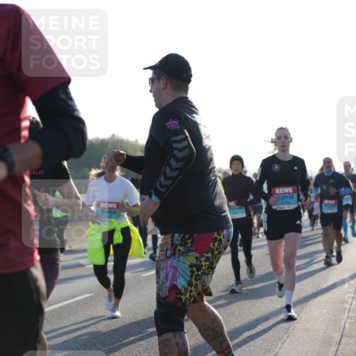 03.10.2025 - Köhlbrandbrückenlauf Jannik Wohlers http://msf.ph/oto/9070677 03.10.2025 09:17:38 Position 3 596, 2698 meine-sportfotos.de