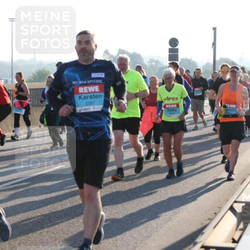 03.10.2025 - Köhlbrandbrückenlauf Lena Gebhardt http://msf.ph/oto/9070679 03.10.2025 09:24:26 Position 1 2287 meine-sportfotos.de