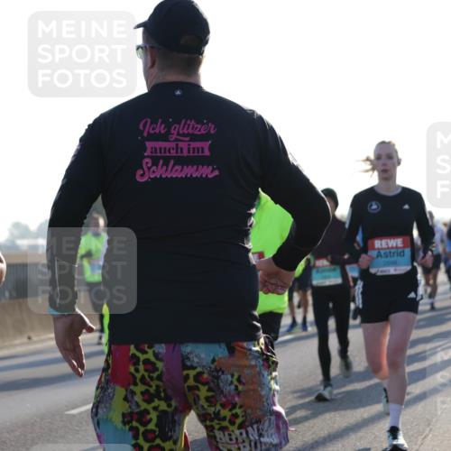 03.10.2025 - Köhlbrandbrückenlauf Jannik Wohlers http://msf.ph/oto/9070735 03.10.2025 09:17:39 Position 3 1169, 2608 meine-sportfotos.de