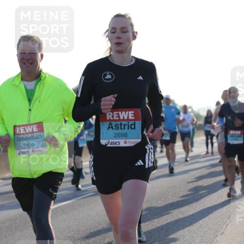 03.10.2025 - Köhlbrandbrückenlauf Jannik Wohlers http://msf.ph/oto/9070807 03.10.2025 09:17:40 Position 3 1220, 2698 meine-sportfotos.de