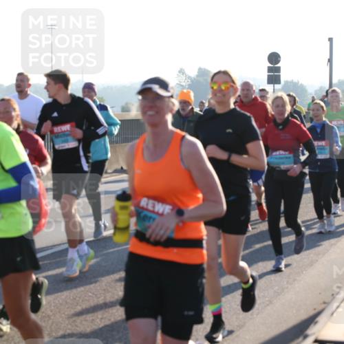 03.10.2025 - Köhlbrandbrückenlauf Lena Gebhardt http://msf.ph/oto/9070812 03.10.2025 09:24:29 Position 1  meine-sportfotos.de