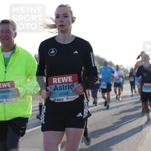 03.10.2025 - Köhlbrandbrückenlauf Jannik Wohlers http://msf.ph/oto/9070822 03.10.2025 09:17:40 Position 3 1220, 2698 meine-sportfotos.de