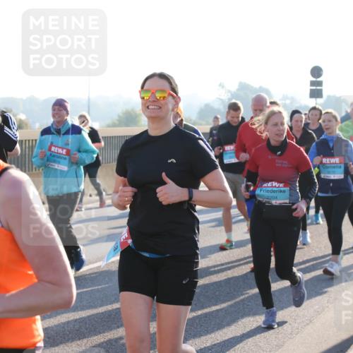 03.10.2025 - Köhlbrandbrückenlauf Lena Gebhardt http://msf.ph/oto/9070864 03.10.2025 09:24:30 Position 1 3170, 2204 meine-sportfotos.de