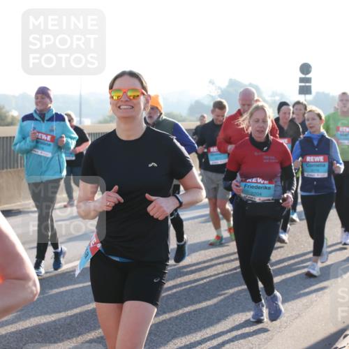 03.10.2025 - Köhlbrandbrückenlauf Lena Gebhardt http://msf.ph/oto/9070879 03.10.2025 09:24:30 Position 1 2204 meine-sportfotos.de