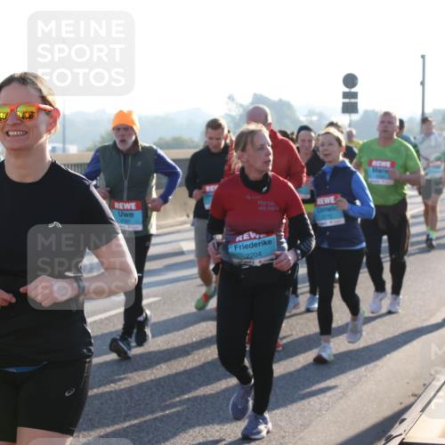 03.10.2025 - Köhlbrandbrückenlauf Lena Gebhardt http://msf.ph/oto/9070883 03.10.2025 09:24:30 Position 1 2204 meine-sportfotos.de