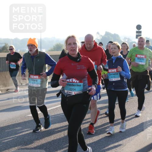 03.10.2025 - Köhlbrandbrückenlauf Lena Gebhardt http://msf.ph/oto/9070925 03.10.2025 09:24:31 Position 1 3519, 2187, 2204, 3170, 3398 meine-sportfotos.de