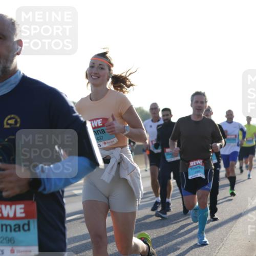 03.10.2025 - Köhlbrandbrückenlauf Jannik Wohlers http://msf.ph/oto/9070927 03.10.2025 09:17:43 Position 3 1296, 437 meine-sportfotos.de