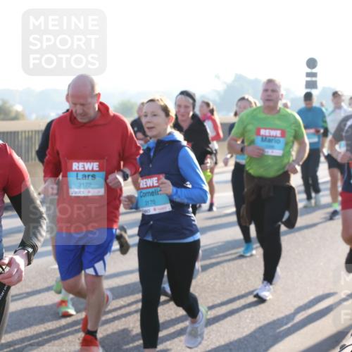 03.10.2025 - Köhlbrandbrückenlauf Lena Gebhardt http://msf.ph/oto/9070983 03.10.2025 09:24:32 Position 1 2204, 3172, 3170 meine-sportfotos.de