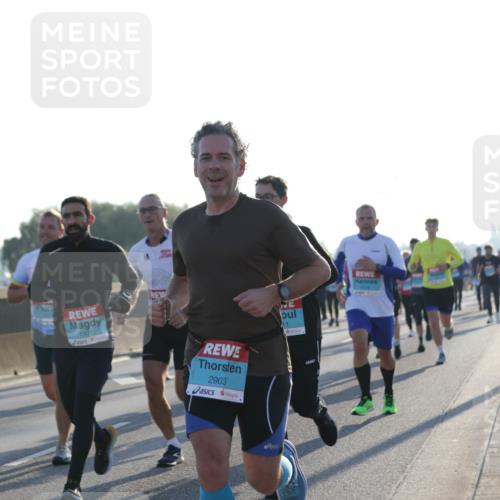 03.10.2025 - Köhlbrandbrückenlauf Jannik Wohlers http://msf.ph/oto/9071000 03.10.2025 09:17:44 Position 3 1931, 2903, 11 meine-sportfotos.de