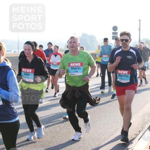 03.10.2025 - Köhlbrandbrückenlauf Lena Gebhardt http://msf.ph/oto/9071014 03.10.2025 09:24:32 Position 1 3172, 3170, 3399, 3398, 3151 meine-sportfotos.de