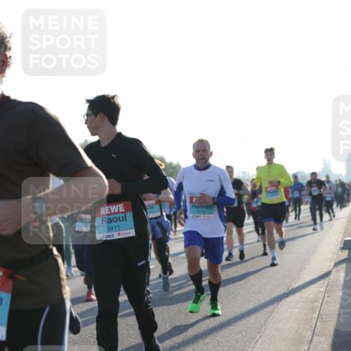 03.10.2025 - Köhlbrandbrückenlauf Jannik Wohlers http://msf.ph/oto/9071047 03.10.2025 09:17:45 Position 3 2903, 3411, 2716 meine-sportfotos.de