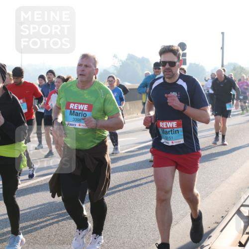 03.10.2025 - Köhlbrandbrückenlauf Lena Gebhardt http://msf.ph/oto/9071053 03.10.2025 09:24:32 Position 1 3399, 3398, 3151 meine-sportfotos.de