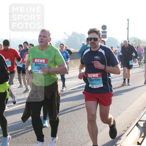 03.10.2025 - Köhlbrandbrückenlauf Lena Gebhardt http://msf.ph/oto/9071059 03.10.2025 09:24:33 Position 1 3399, 339, 3151 meine-sportfotos.de