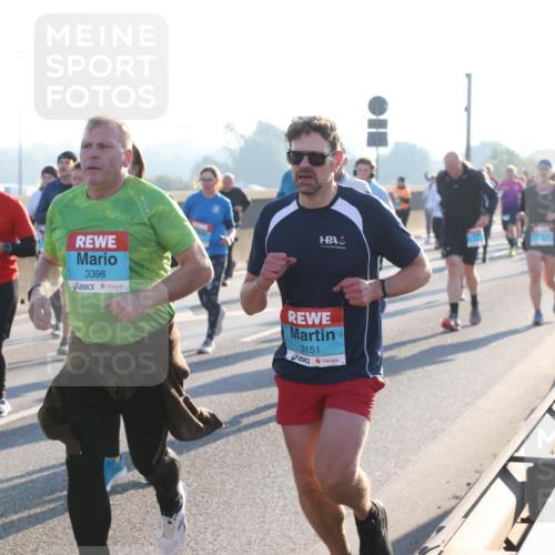 03.10.2025 - Köhlbrandbrückenlauf Lena Gebhardt http://msf.ph/oto/9071086 03.10.2025 09:24:33 Position 1 3399, 3398, 3151 meine-sportfotos.de