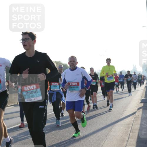 03.10.2025 - Köhlbrandbrückenlauf Jannik Wohlers http://msf.ph/oto/9071088 03.10.2025 09:17:45 Position 3 3410, 3411, 1331, 2716 meine-sportfotos.de