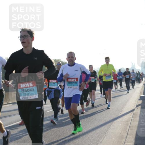 03.10.2025 - Köhlbrandbrückenlauf Jannik Wohlers http://msf.ph/oto/9071091 03.10.2025 09:17:45 Position 3 3410, 3411, 1331, 2716 meine-sportfotos.de