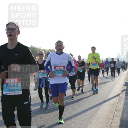 03.10.2025 - Köhlbrandbrückenlauf Jannik Wohlers http://msf.ph/oto/9071114 03.10.2025 09:17:46 Position 3 3410, 3411, 1331, 2716 meine-sportfotos.de