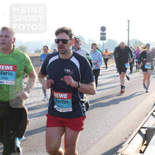 03.10.2025 - Köhlbrandbrückenlauf Lena Gebhardt http://msf.ph/oto/9071125 03.10.2025 09:24:33 Position 1 3840, 3398, 3151 meine-sportfotos.de