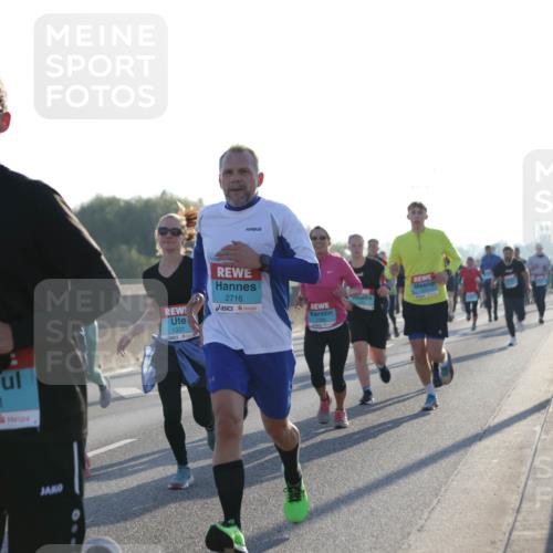 03.10.2025 - Köhlbrandbrückenlauf Jannik Wohlers http://msf.ph/oto/9071137 03.10.2025 09:17:46 Position 3 3411, 2716, 1331 meine-sportfotos.de
