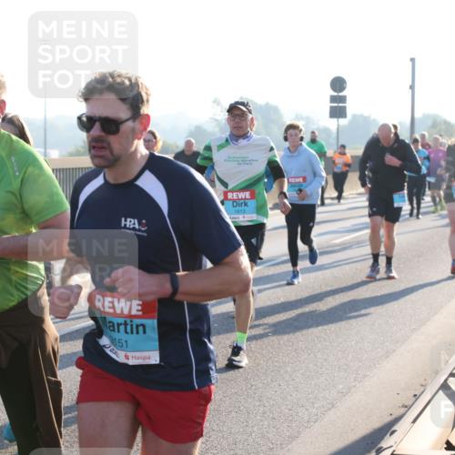 03.10.2025 - Köhlbrandbrückenlauf Lena Gebhardt http://msf.ph/oto/9071141 03.10.2025 09:24:33 Position 1 3840, 1813, 151 meine-sportfotos.de
