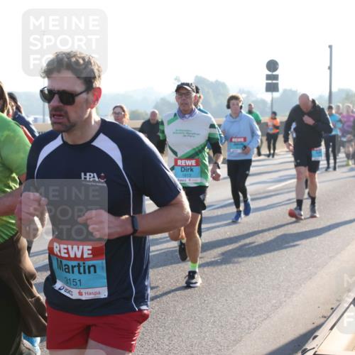 03.10.2025 - Köhlbrandbrückenlauf Lena Gebhardt http://msf.ph/oto/9071156 03.10.2025 09:24:33 Position 1 3398, 3151, 1813 meine-sportfotos.de